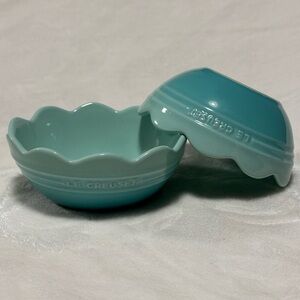 NWT Le Creuset Set of 2 Frill Bowls 5.5”/14cm in Color Cool Mint Scalloped Edges